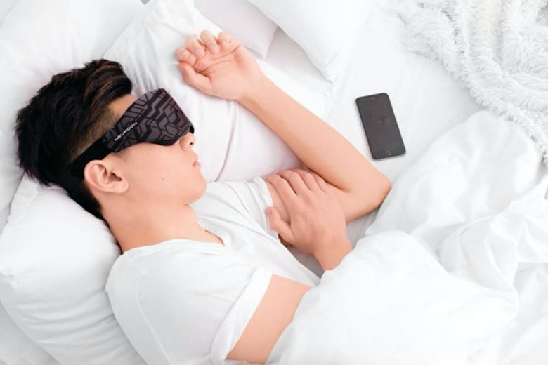Neuroon Sleep Mask: Beating Jet Lag